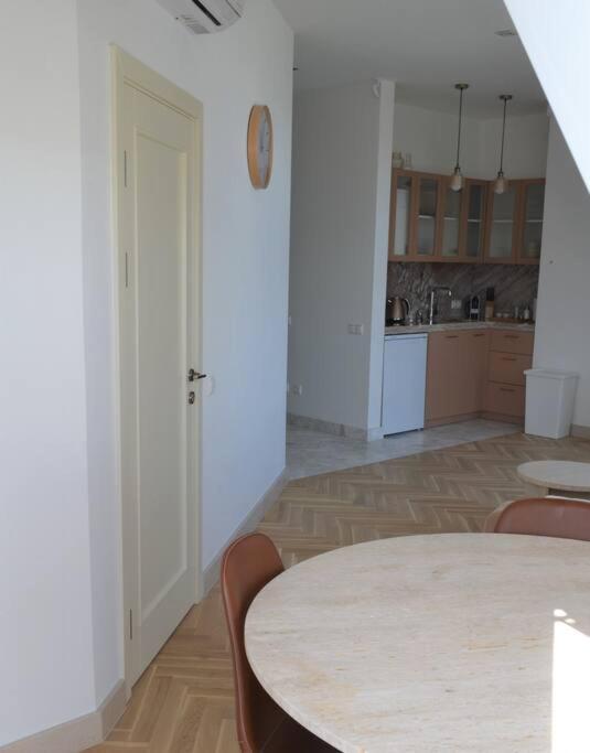Luxury Apartment With A Balcony And View In Riga Old Town Buitenkant foto
