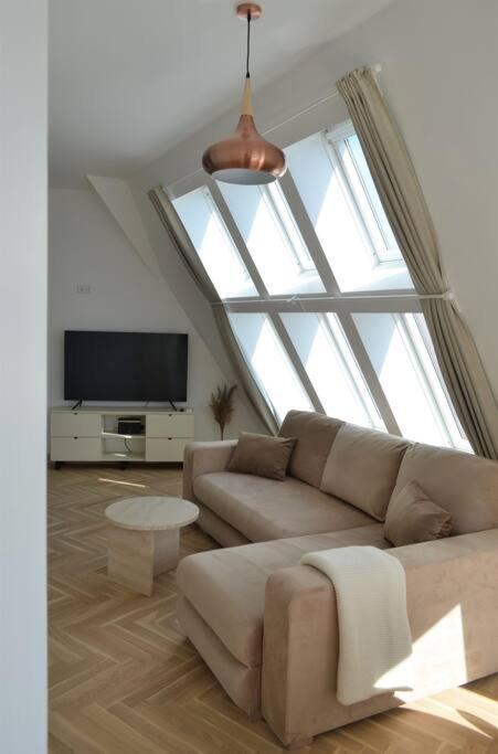 Luxury Apartment With A Balcony And View In Riga Old Town Buitenkant foto