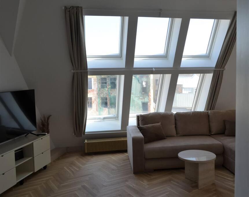 Luxury Apartment With A Balcony And View In Riga Old Town Buitenkant foto
