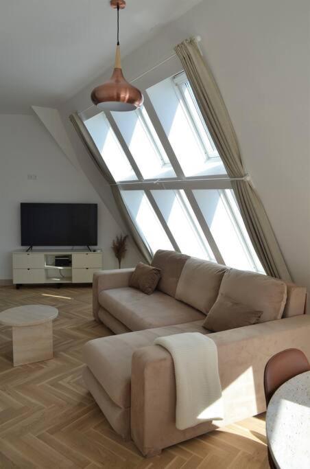 Luxury Apartment With A Balcony And View In Riga Old Town Buitenkant foto