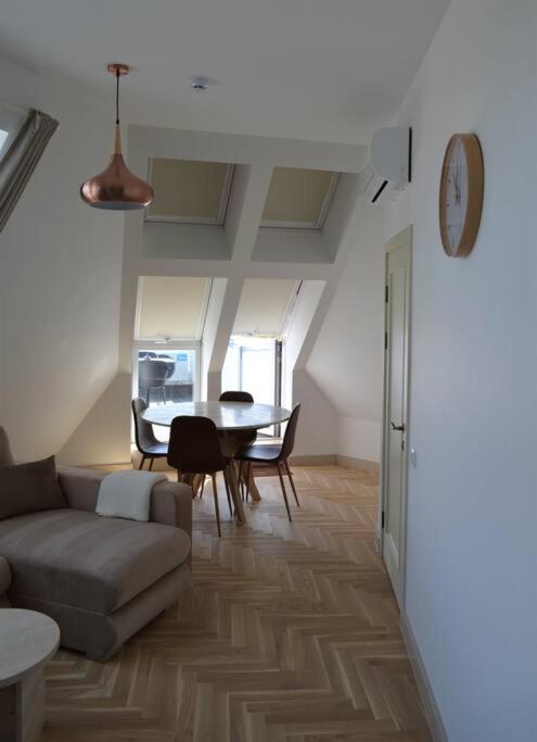 Luxury Apartment With A Balcony And View In Riga Old Town Buitenkant foto