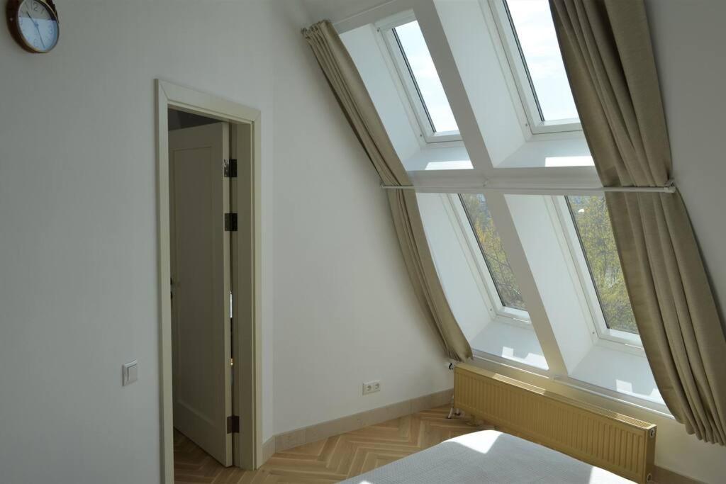 Luxury Apartment With A Balcony And View In Riga Old Town Buitenkant foto