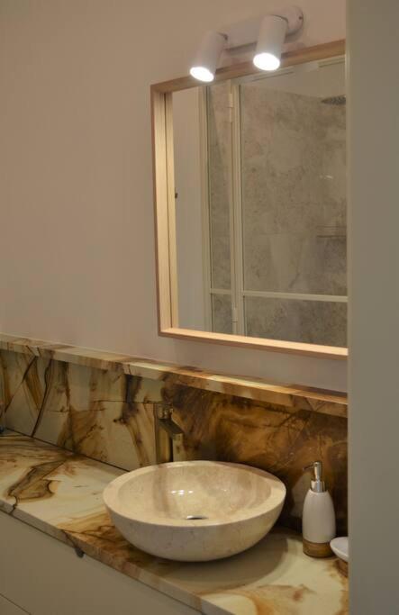 Luxury Apartment With A Balcony And View In Riga Old Town Buitenkant foto