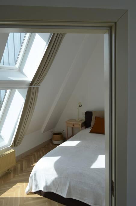 Luxury Apartment With A Balcony And View In Riga Old Town Buitenkant foto